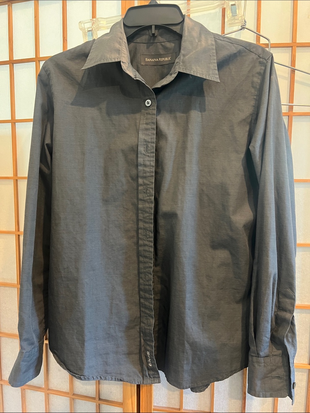 Banana Republic Women’s Gray Shirt – Size Small